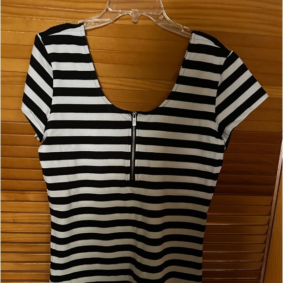 GUESS short sleeve sweater - Picture 2 of 4